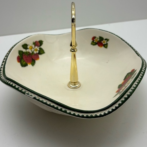 Vintage McCoy Strawberries ceramic hors d'oeuvres serving bowl, gold tone handle - Picture 4 of 9